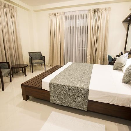 Grand 7 Hotel -Kesbewa Пилияндала Екстериор снимка