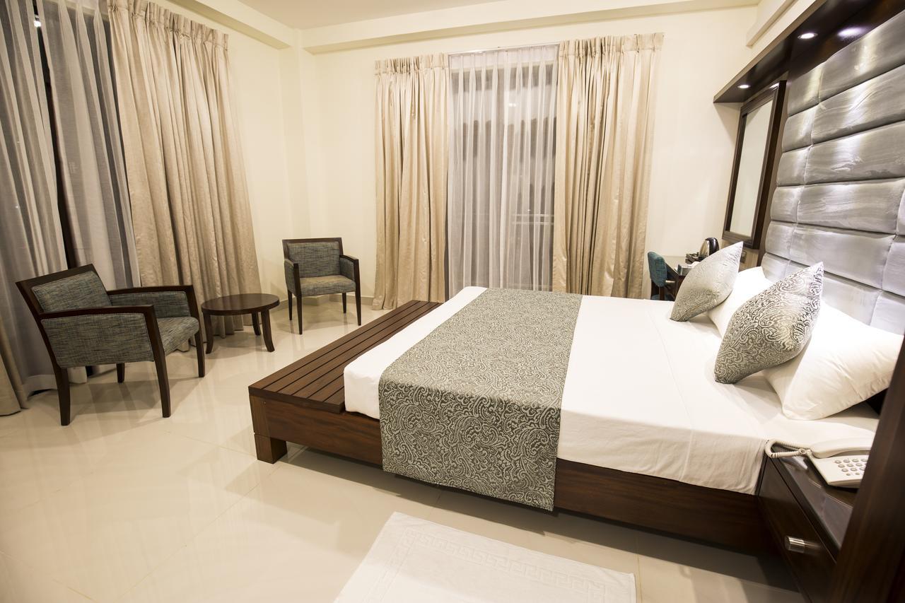 Grand 7 Hotel -Kesbewa Пилияндала Екстериор снимка