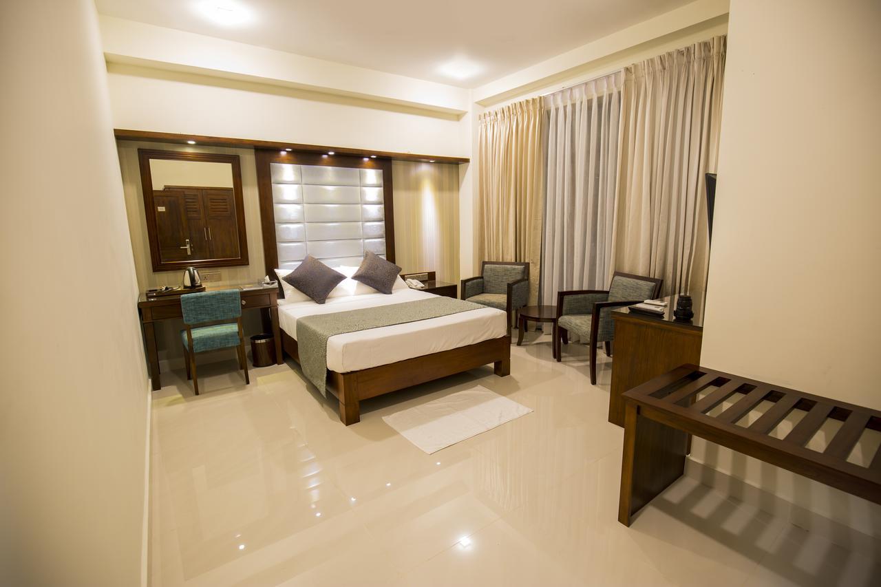 Grand 7 Hotel -Kesbewa Пилияндала Екстериор снимка